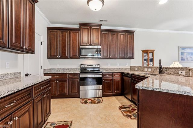 7521 Villa Ct, Gloucester Point, VA 23062