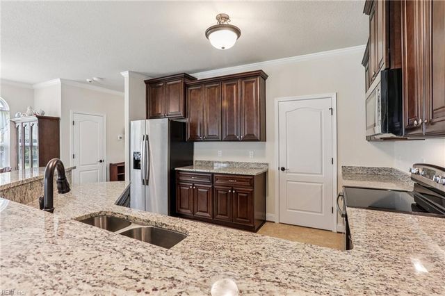 7521 Villa Ct, Gloucester Point, VA 23062