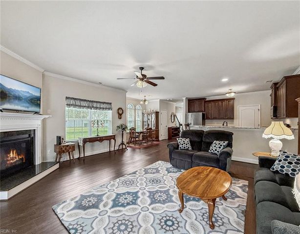 7521 Villa Ct, Gloucester Point, VA 23062