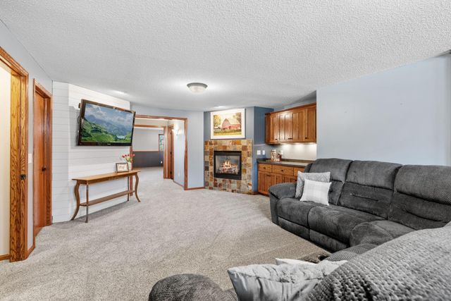 11614 Laketowne View, Albertville, MN 55301
