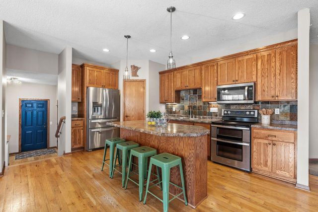 11614 Laketowne View, Albertville, MN 55301