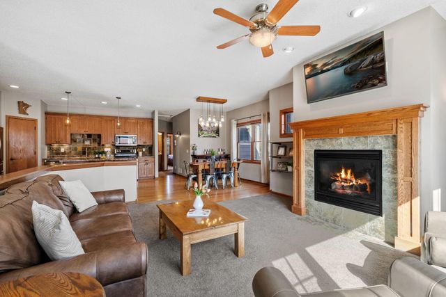 11614 Laketowne View, Albertville, MN 55301