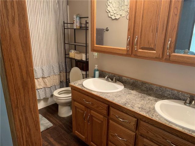 517 Brooklyn Court, Frontenac, KS 66763