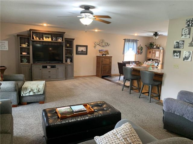 517 Brooklyn Court, Frontenac, KS 66763