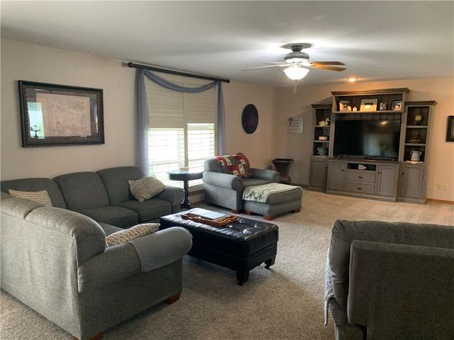 517 Brooklyn Court, Frontenac, KS 66763