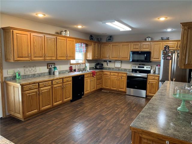 517 Brooklyn Court, Frontenac, KS 66763