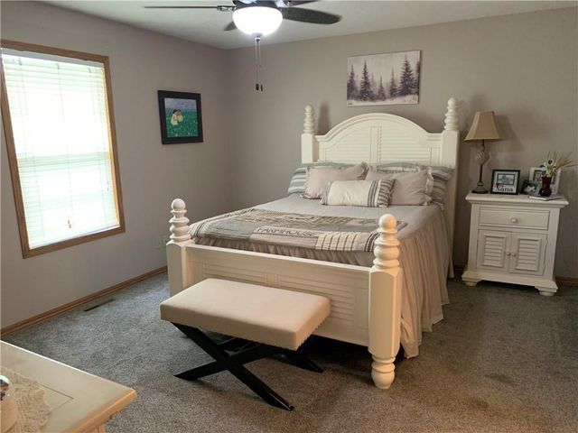 517 Brooklyn Court, Frontenac, KS 66763