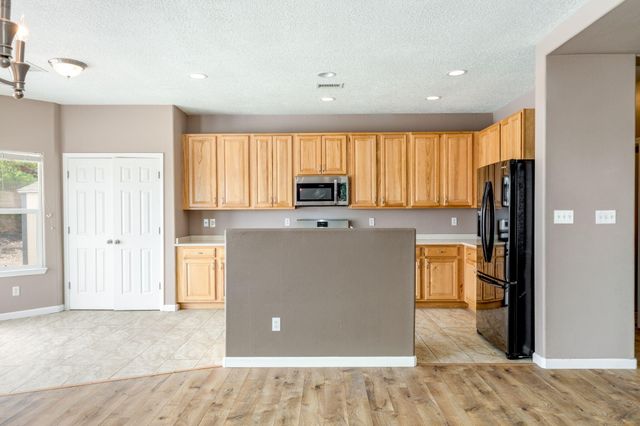 5237 Caprock Drive NE, Rio Rancho, NM 87144