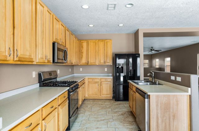 5237 Caprock Drive NE, Rio Rancho, NM 87144
