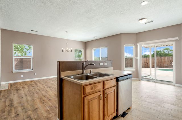 5237 Caprock Drive NE, Rio Rancho, NM 87144