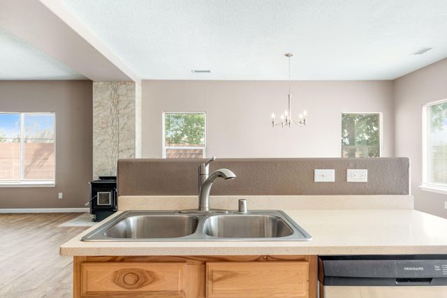 5237 Caprock Drive NE, Rio Rancho, NM 87144