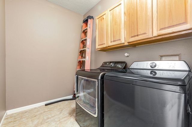 5237 Caprock Drive NE, Rio Rancho, NM 87144
