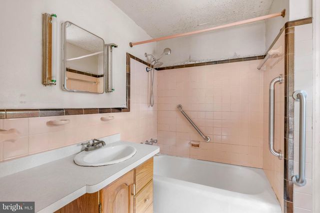 402 HAWTHORNE RD, Wallingford, PA 19086
