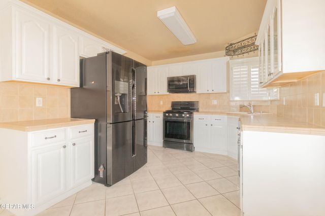 1325 JOHN RING Lane, El Paso, TX 79936