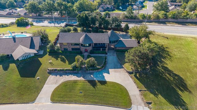 6642 E 60th Place, Tulsa, OK 74145