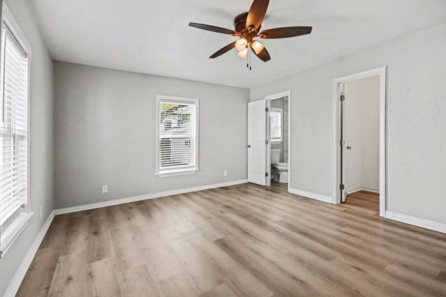 4805 Alamo Drive, Galveston, TX 77551