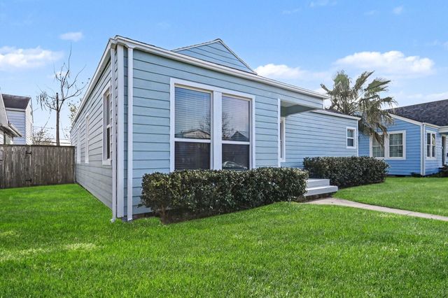 4805 Alamo Drive, Galveston, TX 77551