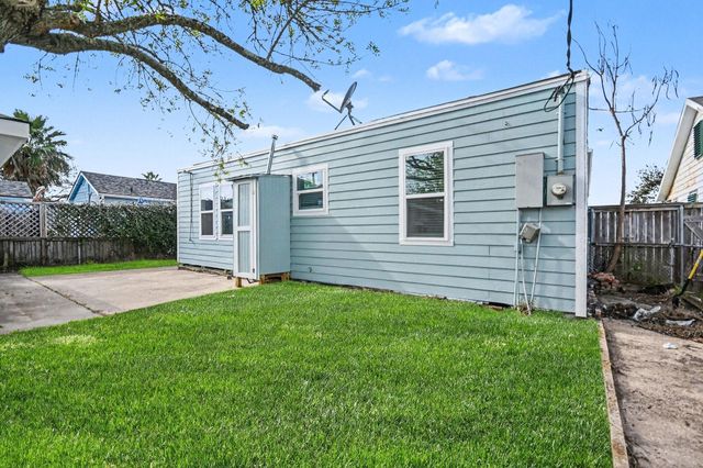 4805 Alamo Drive, Galveston, TX 77551