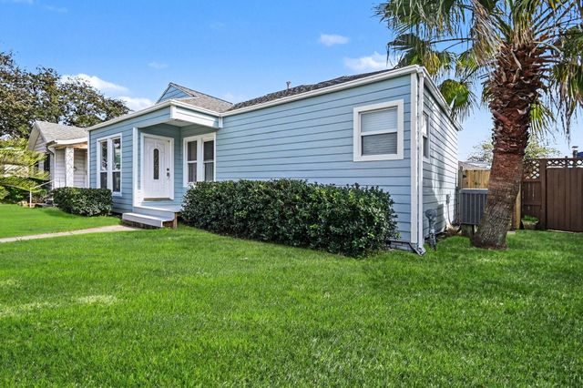 4805 Alamo Drive, Galveston, TX 77551