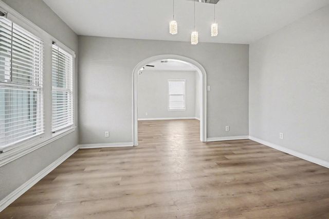 4805 Alamo Drive, Galveston, TX 77551