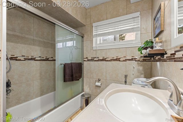 7175 Amboy Street, Dearborn Heights, MI 48127