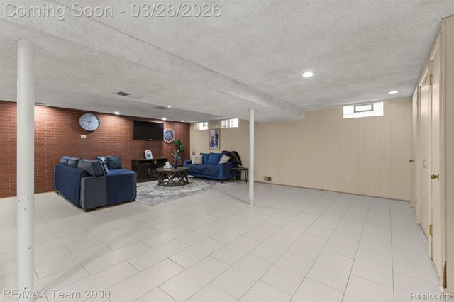 7175 Amboy Street, Dearborn Heights, MI 48127