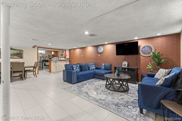 7175 Amboy Street, Dearborn Heights, MI 48127