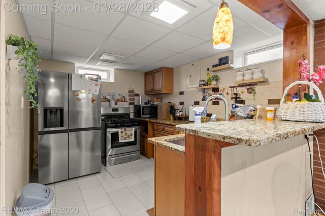 7175 Amboy Street, Dearborn Heights, MI 48127