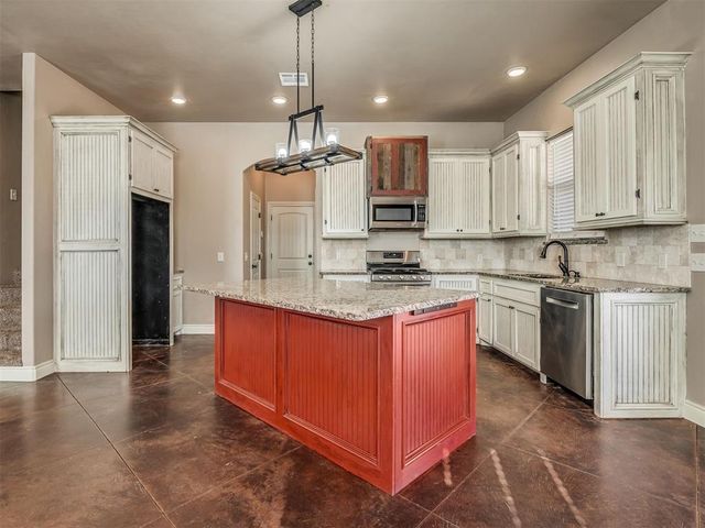 5750 Henney Place, Choctaw, OK 73020