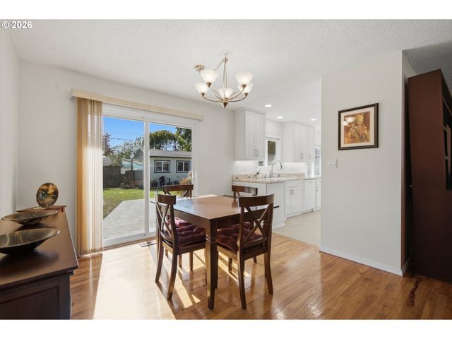 17114 Se MADISON St, Portland, OR 97233