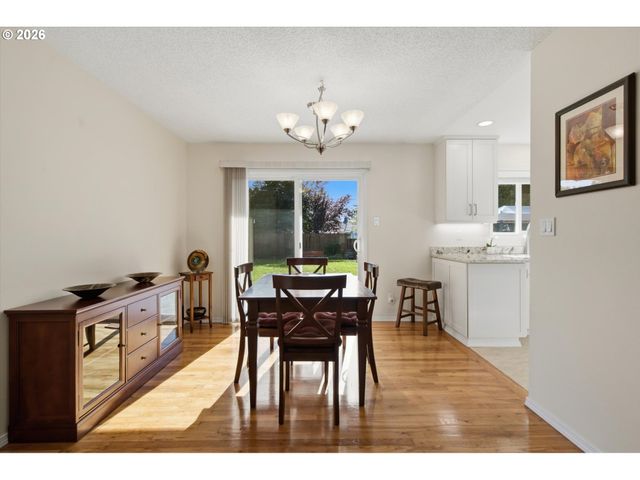 17114 Se MADISON St, Portland, OR 97233