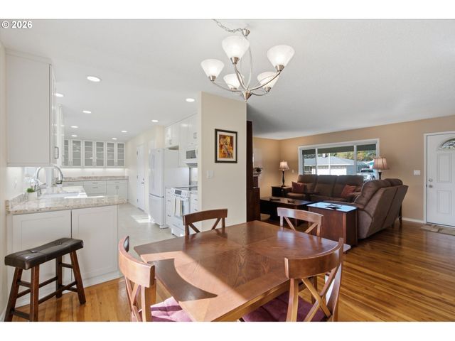 17114 Se MADISON St, Portland, OR 97233