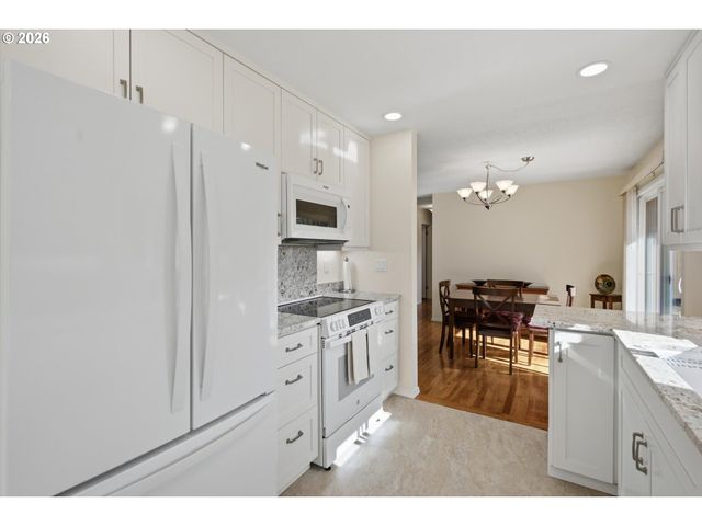 17114 Se MADISON St, Portland, OR 97233