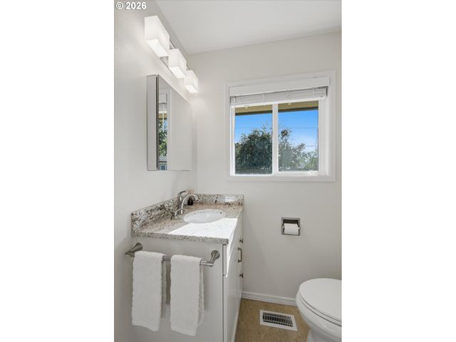 17114 Se MADISON St, Portland, OR 97233