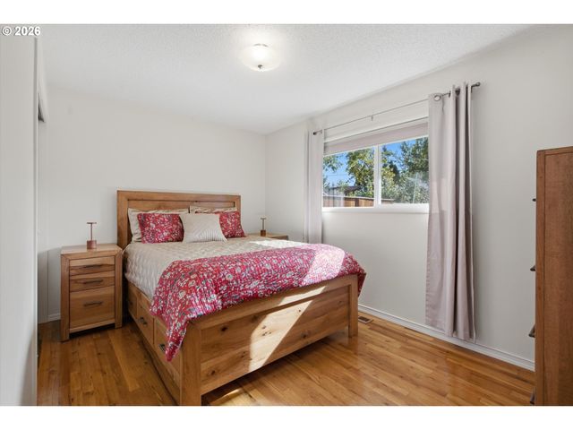 17114 Se MADISON St, Portland, OR 97233