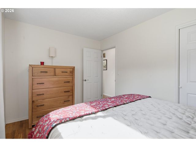 17114 Se MADISON St, Portland, OR 97233