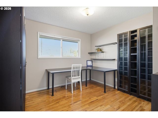 17114 Se MADISON St, Portland, OR 97233