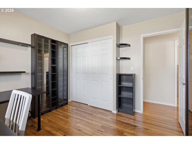 17114 Se MADISON St, Portland, OR 97233