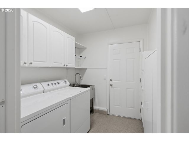 17114 Se MADISON St, Portland, OR 97233