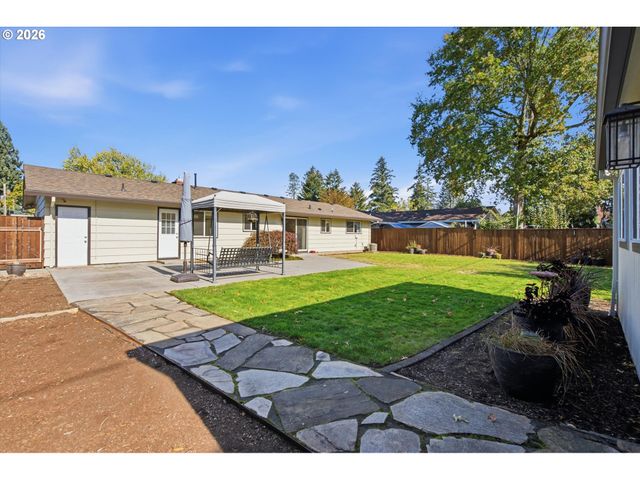 17114 Se MADISON St, Portland, OR 97233