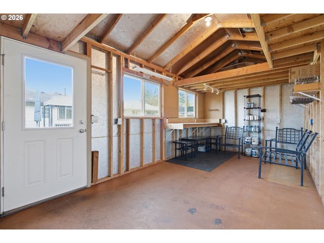 17114 Se MADISON St, Portland, OR 97233
