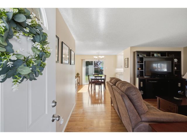 17114 Se MADISON St, Portland, OR 97233