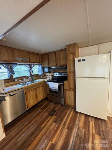 103 Teaberry Lane, Newland, NC 28657