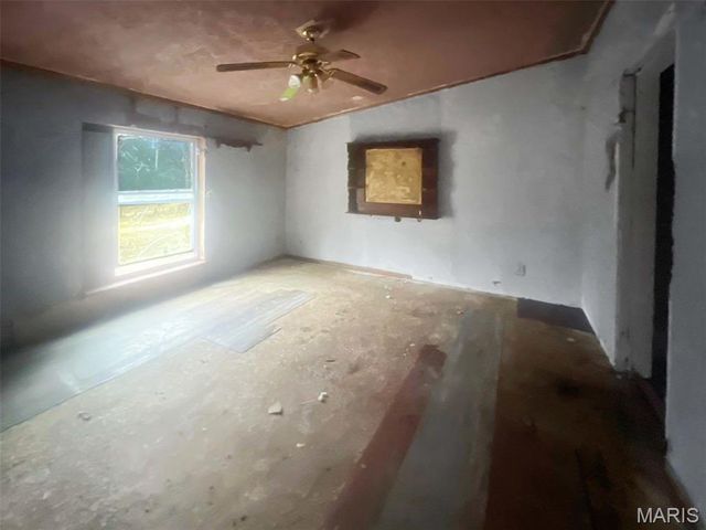 401 Hill Side Road, De Soto, MO 63020