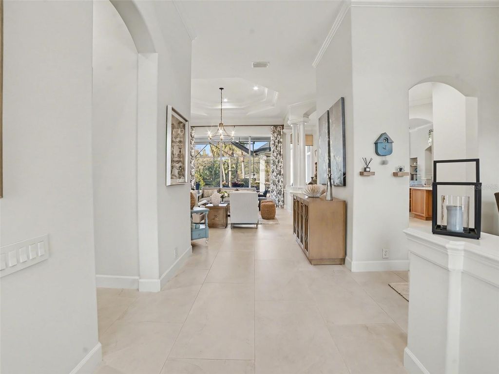 Image 6 of property listing at 8921 EAGLE WATCH DRIVE, Riverview, FL 33578