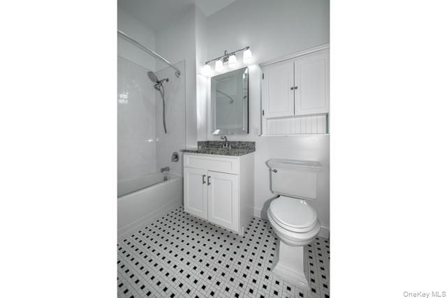 2 Union Place 2E, Huntington, NY 11743