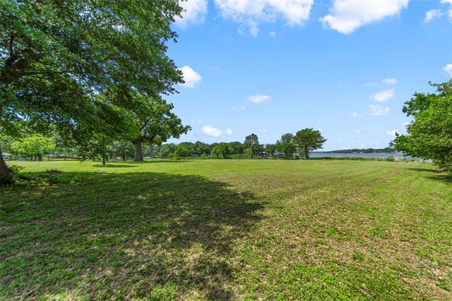 7505 Parkview Drive, Bonham, TX 75418