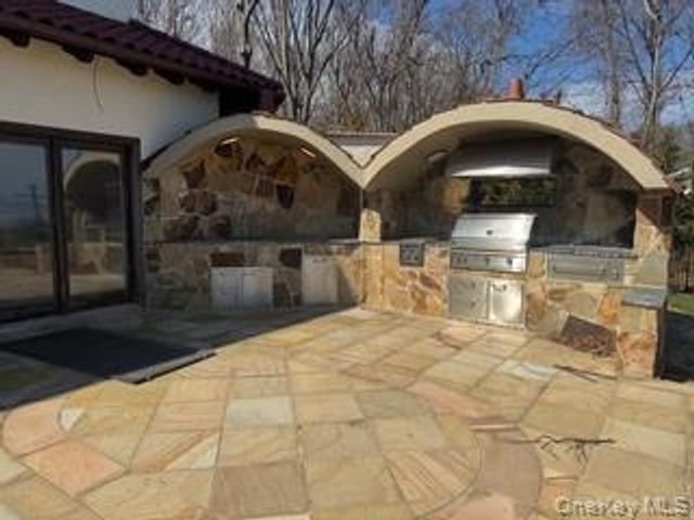 1 Sea Crest Drive, Lloyd Neck, NY 11743