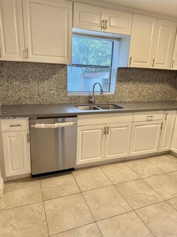 4333 SW 51st St, Dania Beach, FL 33314