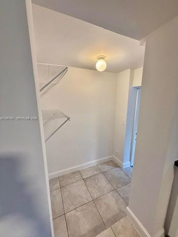 4333 SW 51st St, Dania Beach, FL 33314